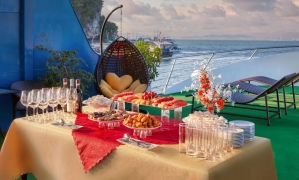 COZY BAY PREMIUM CRUISE — LUXURY DAY TRIP