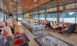 COZY BAY PREMIUM CRUISE — LUXURY DAY TRIP